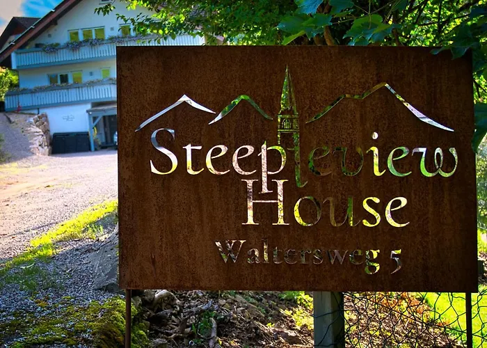 Steepleview House, Schwarzwaldblick Apartment - Spacious & Peaceful